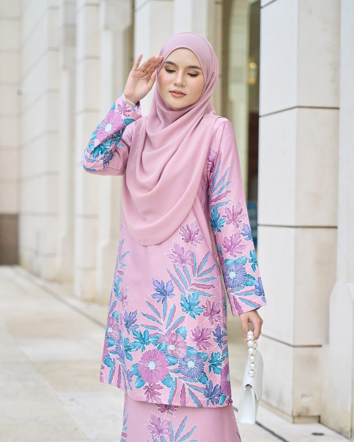 Baju Kurung Moden Batik Sultanah 10.0 - Ratna Pastel Pink - Image 3