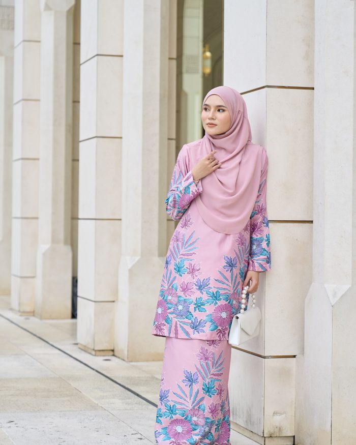 Baju Kurung Moden Batik Sultanah 10.0 - Ratna Pastel Pink - Image 5