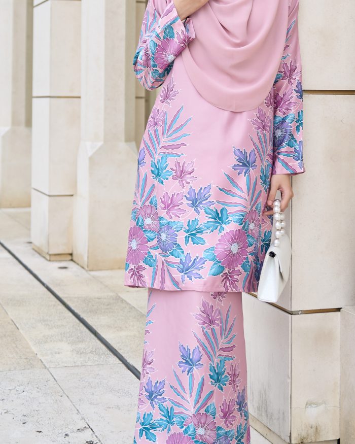 Baju Kurung Moden Batik Sultanah 10.0 - Ratna Pastel Pink - Image 4