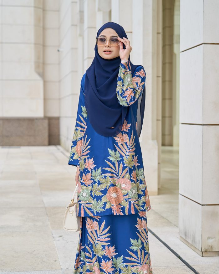 Baju Kurung Moden Batik Sultanah 10.0 - Ratna Savoy Blue - Image 3