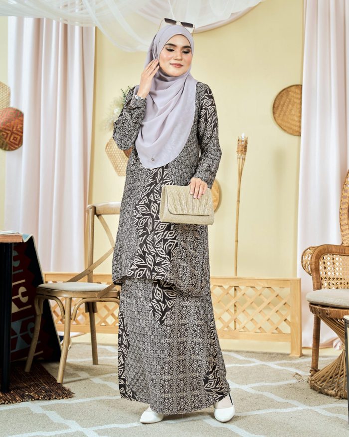 Baju Kurung Moden Batik Sultanah 7.0 - Ansari Mocha Brown - Image 3