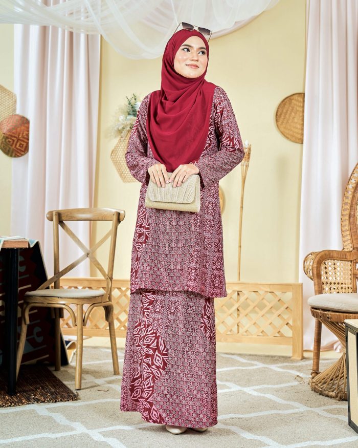 Baju Kurung Moden Batik Sultanah 7.0 - Ansari Carnelian Maroon - Image 2