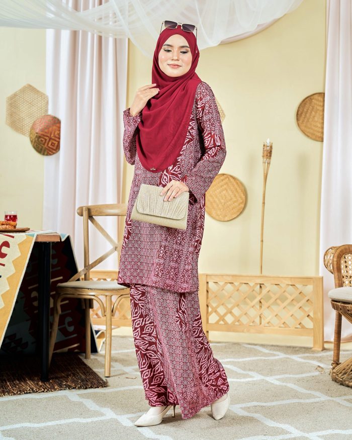 Baju Kurung Moden Batik Sultanah 7.0 - Ansari Carnelian Maroon - Image 3