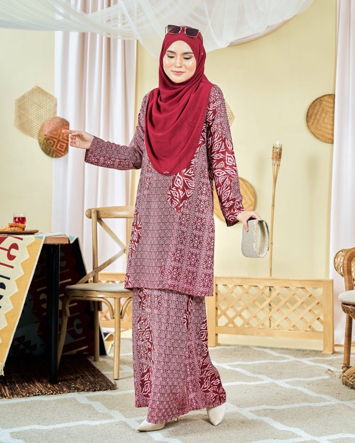 Baju Kurung Moden Batik Sultanah 7.0 - Ansari Carnelian Maroon - Image 4