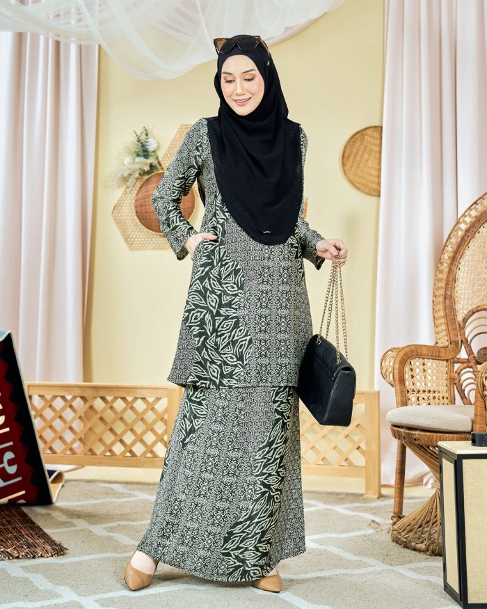 Baju Kurung Moden Batik Sultanah 7.0 - Ansari Moss Green - Image 2