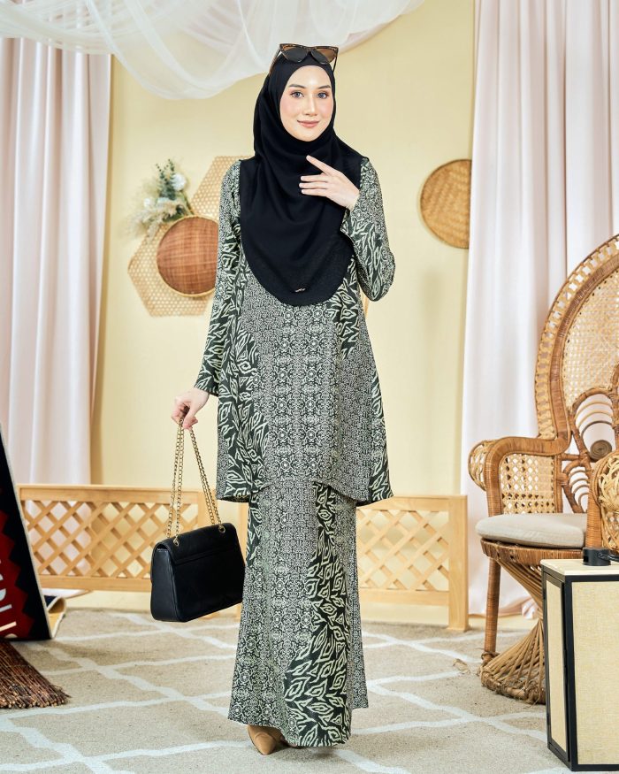 Baju Kurung Moden Batik Sultanah 7.0 - Ansari Moss Green - Image 4