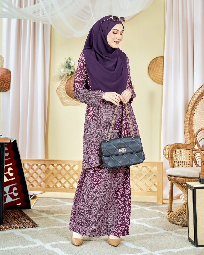 Baju Kurung Moden Batik Sultanah 7.0 - Ansari Plum Violet - Image 3