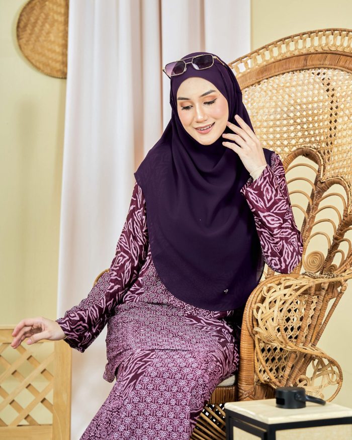 Baju Kurung Moden Batik Sultanah 7.0 - Ansari Plum Violet - Image 2