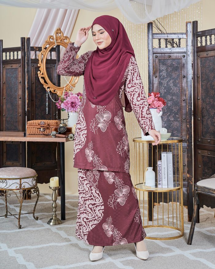 Baju Kurung Moden Batik Sultanah 9.0 - Ara Maroon - Image 3