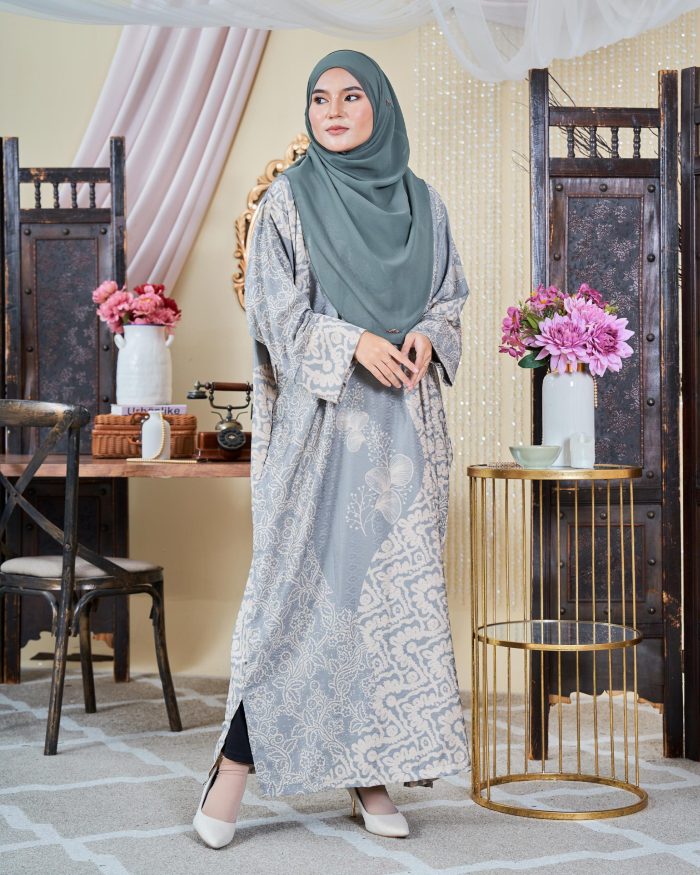 Kaftan Batik Sultanah - Ara Sage Gray - Image 3