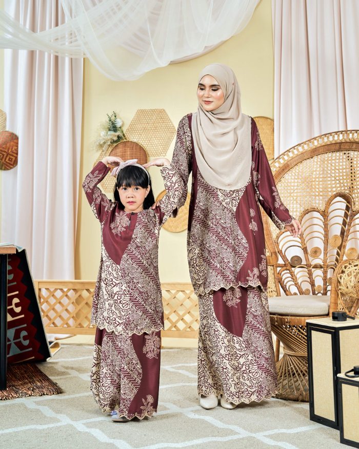 Baju Kurung Moden Batik Sulam Sulam Sultanah 9.0 - Azalea Deep Maroon - Image 3