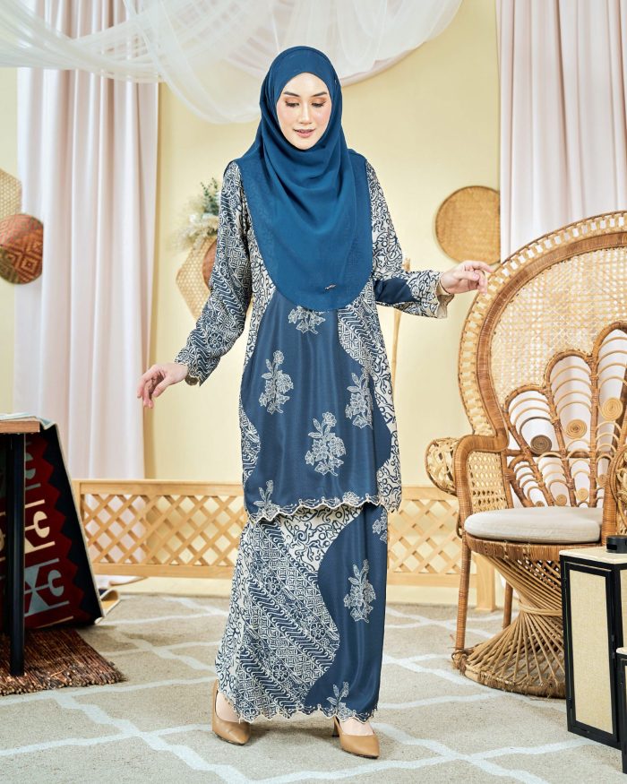 Baju Kurung Moden Batik Sulam Sulam Sultanah 9.0 - Azalea French Blue - Image 2