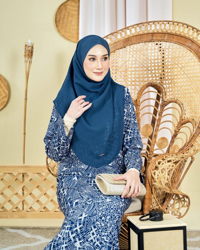 Baju Kurung Moden Batik Sultanah 7.0 - Azka Cobalt Blue - Image 2