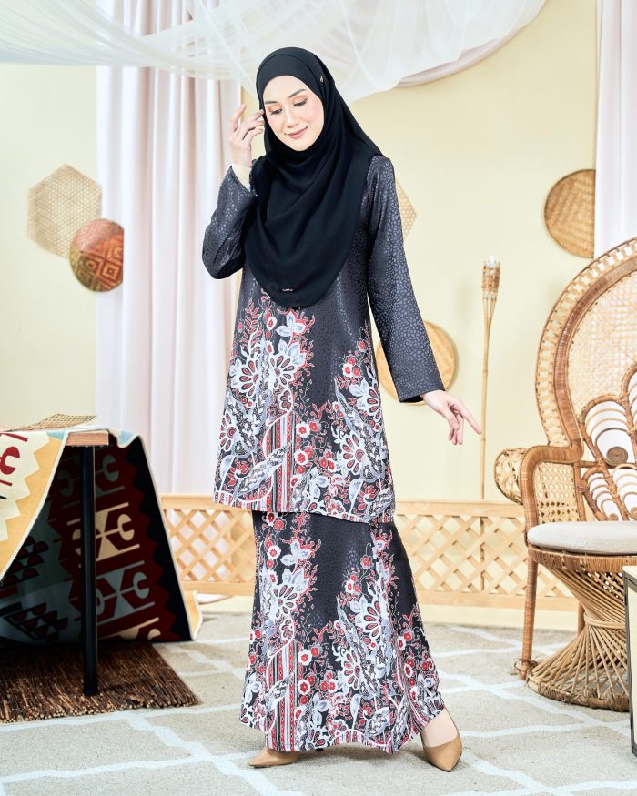 Baju Kurung Moden Batik Sultanah 6.0 - Bentara Off Black - Image 3