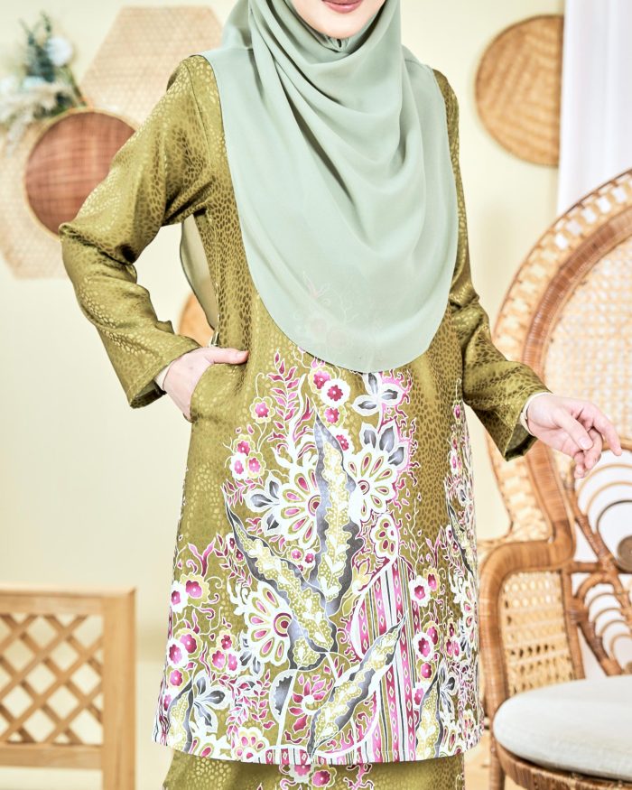 Baju Kurung Moden Batik Sultanah 6.0 - Bentara Olive Green - Image 2