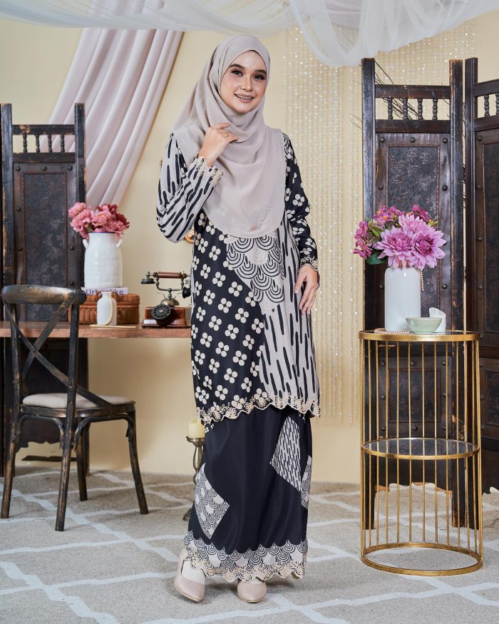 Baju Kurung Moden Sulam Batik Sultanah 9.0 - Embun Black - Image 3