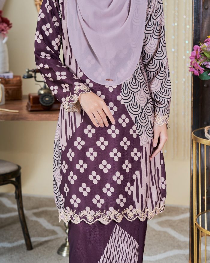 Baju Kurung Moden Sulam Batik Sultanah 9.0 - Embun Mulberry Purple - Image 4