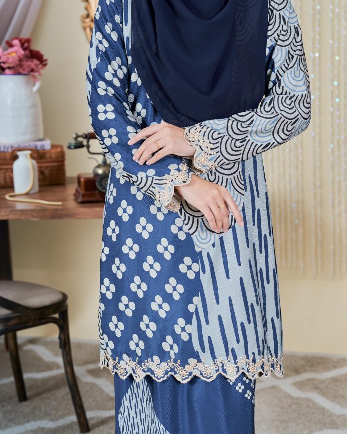 Baju Kurung Moden Sulam Batik Sultanah 9.0 - Embun Navy Blue - Image 4