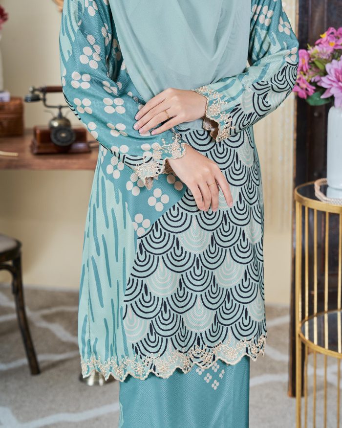 Baju Kurung Moden Sulam Batik Sultanah 9.0 - Embun Turquoise Green - Image 4