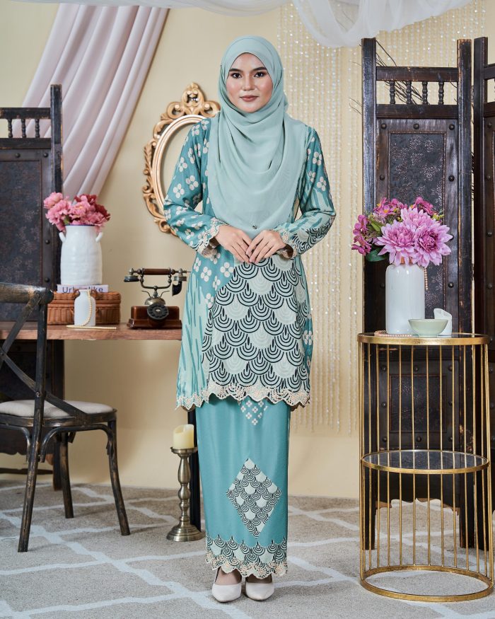 Baju Kurung Moden Sulam Batik Sultanah 9.0 - Embun Turquoise Green - Image 2