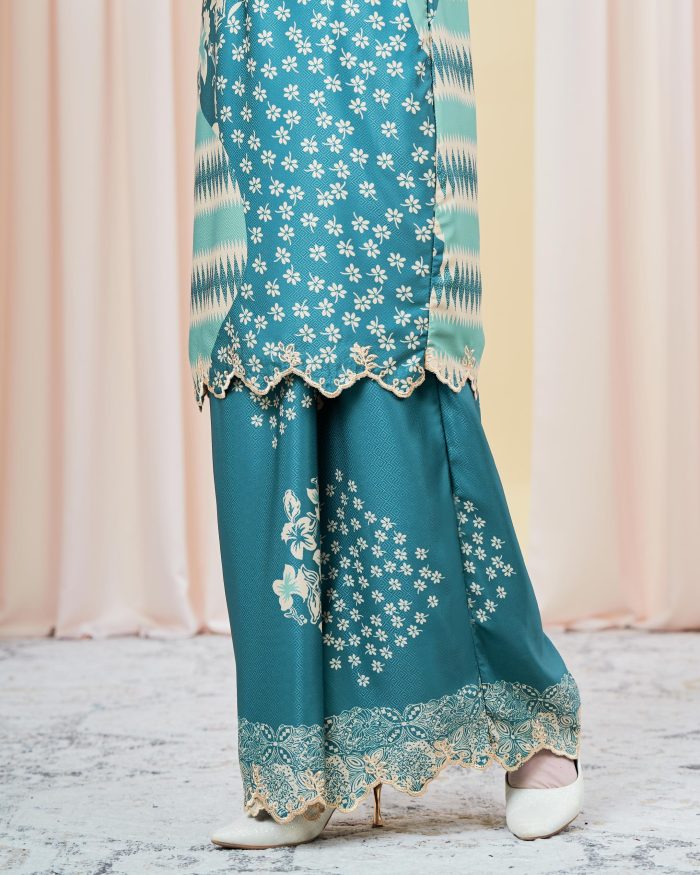 Baju Kurung Moden Batik Puteri Maya Laluna X MCC - Aqua Teal - Image 3