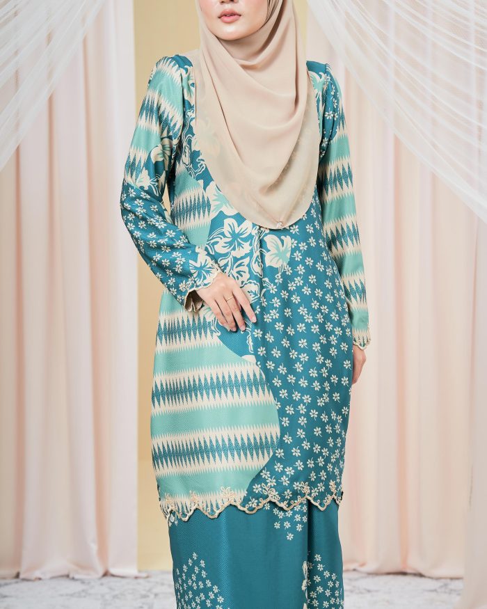 Baju Kurung Moden Batik Puteri Maya Laluna X MCC - Aqua Teal - Image 2