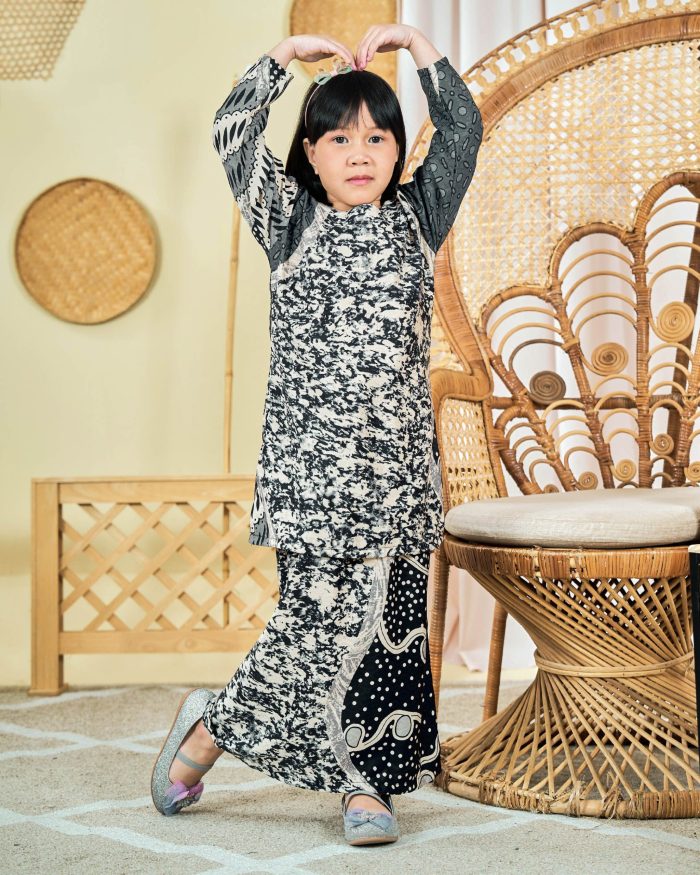 Baju Kurung Moden Batik Sultanah Kids 9.0 - Armani Night Black - Image 2