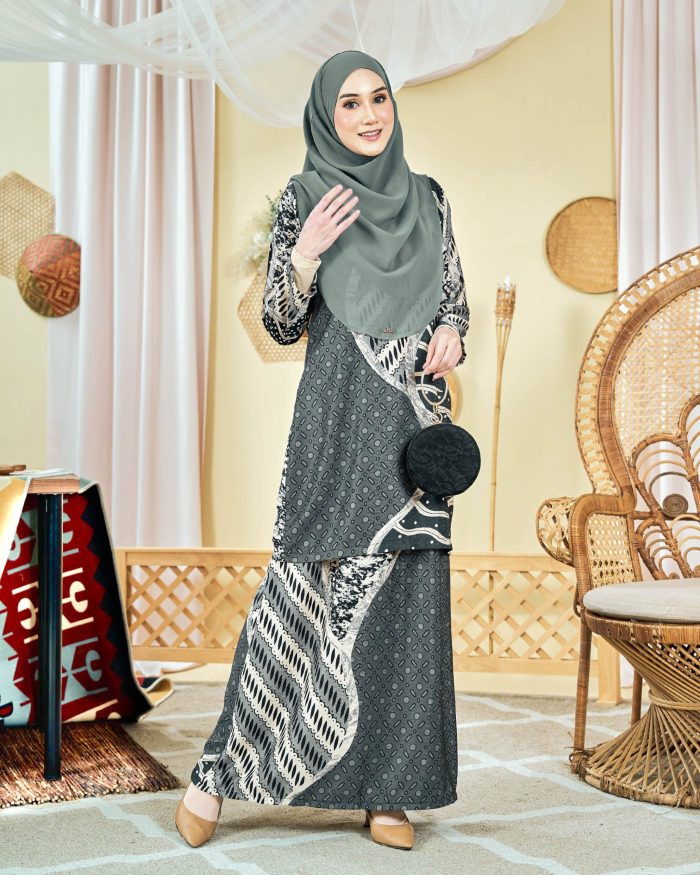 Baju Kurung Moden Batik Sultanah 9.0 - Armani Night Black - Image 3
