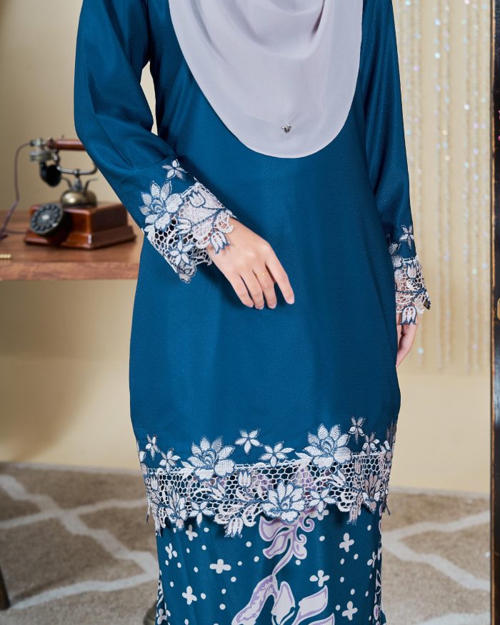 Baju Kurung Moden Batik Lace Sultanah 10.0 - Adlina Azure Blue - Image 4