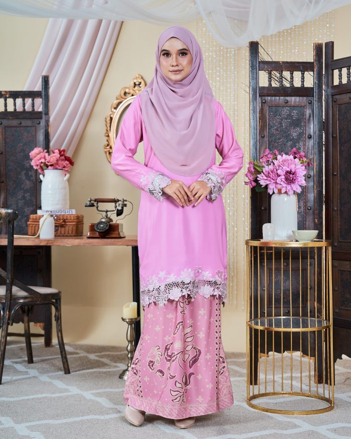 Baju Kurung Moden Batik Lace Sultanah 10.0 - Adlina Baloon Pink - Image 3