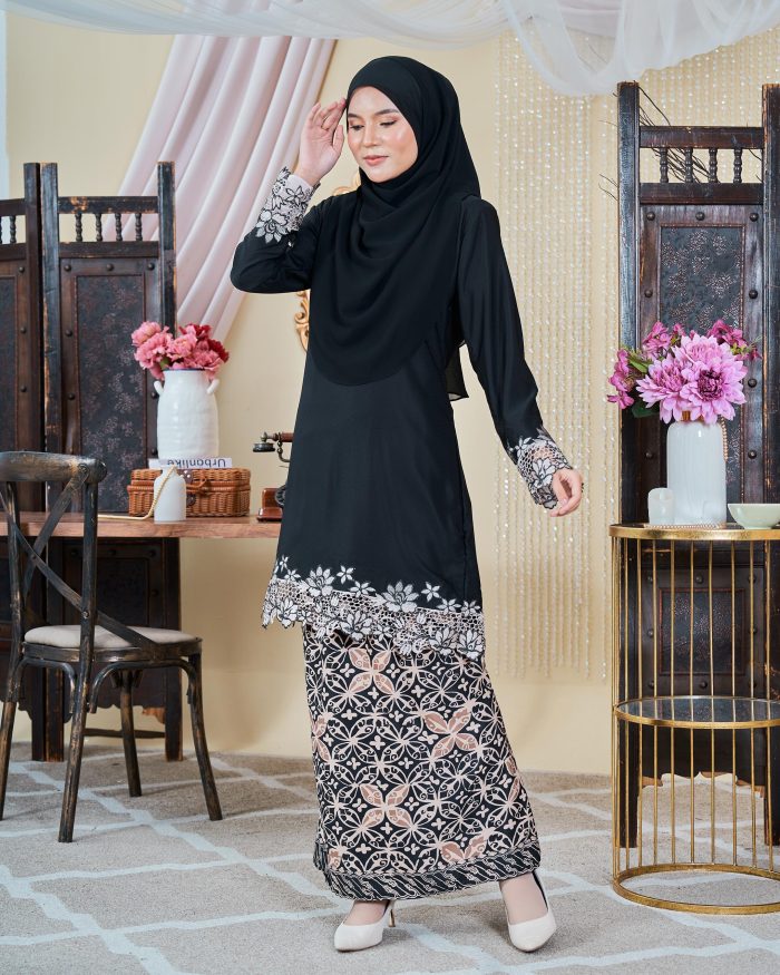 Baju Kurung Moden Batik Lace Sultanah 10.0 - Adlina Black - Image 2