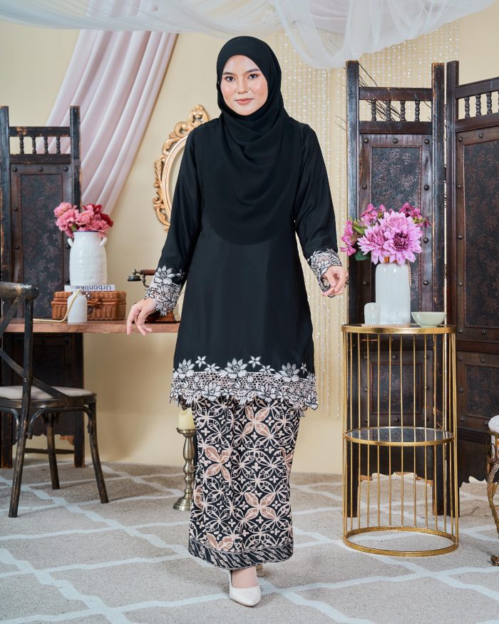 Baju Kurung Moden Batik Lace Sultanah 10.0 - Adlina Black - Image 3