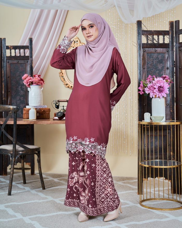 Baju Kurung Moden Batik Lace Sultanah 10.0 - Adlina Maroon - Image 3