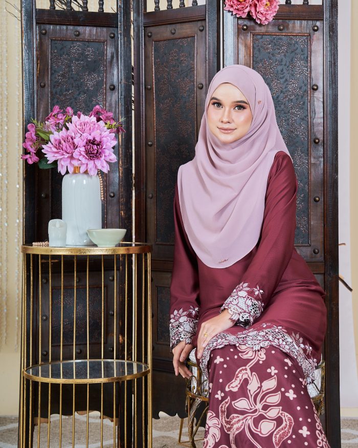 Baju Kurung Moden Batik Lace Sultanah 10.0 - Adlina Maroon - Image 5