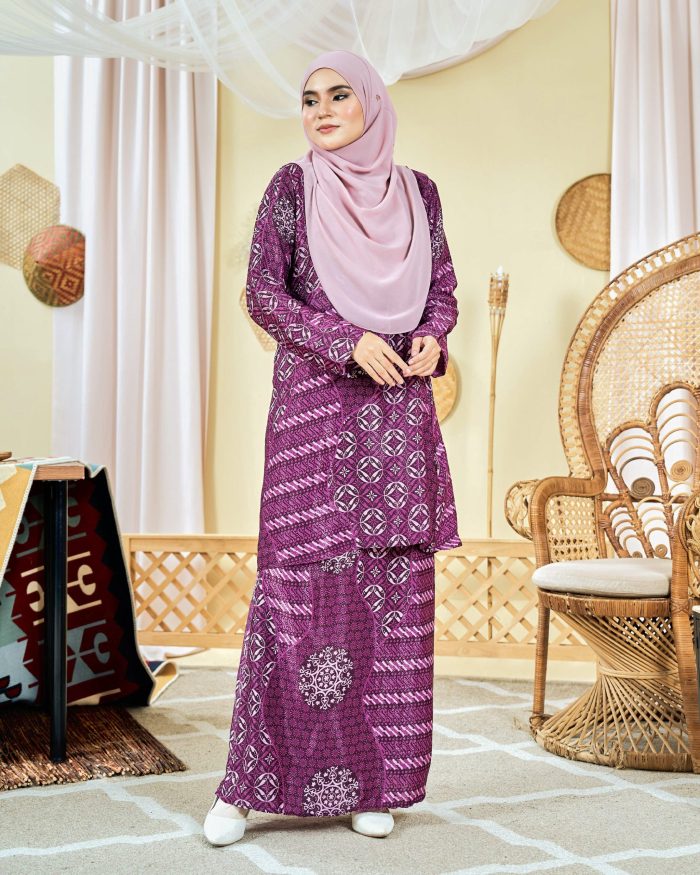 Baju Kurung Moden Batik Sultanah 8.0 - Akbar Jam Berry - Image 2