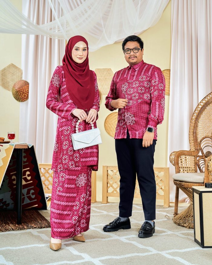 Baju Kurung Moden Batik Sultanah 8.0 - Akbar Scarlet Red - Image 5