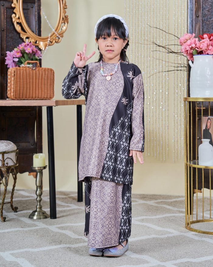 Baju Kurung Moden Batik Sultanah Kids 9.0 - Arena Black Sable - Image 3