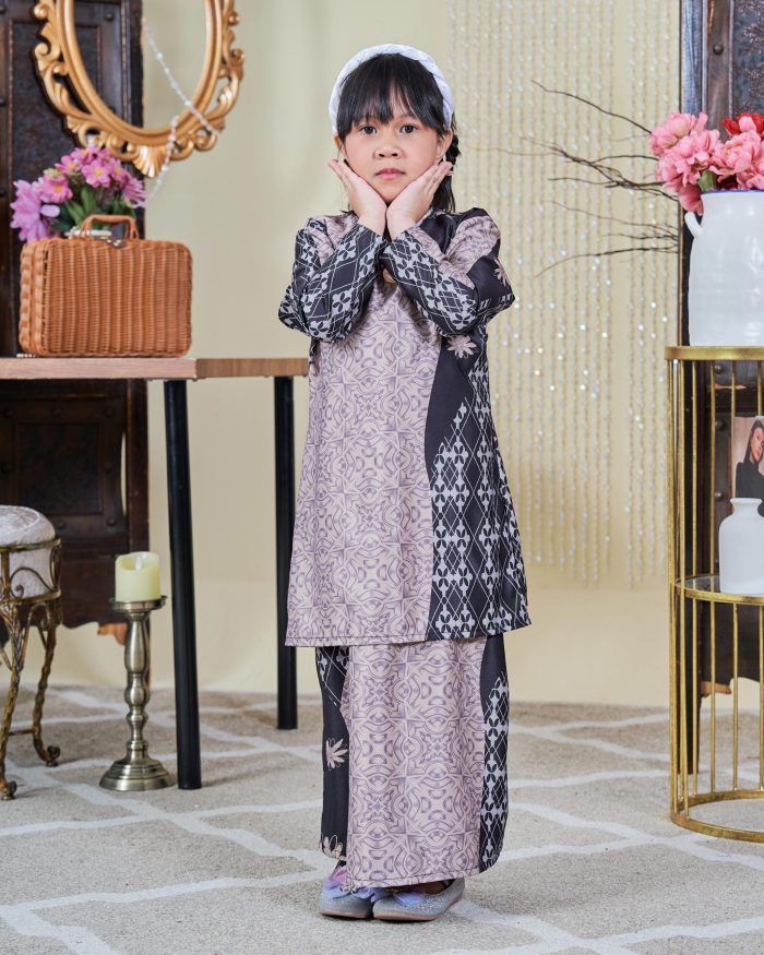 Baju Kurung Moden Batik Sultanah Kids 9.0 - Arena Black Sable - Image 2
