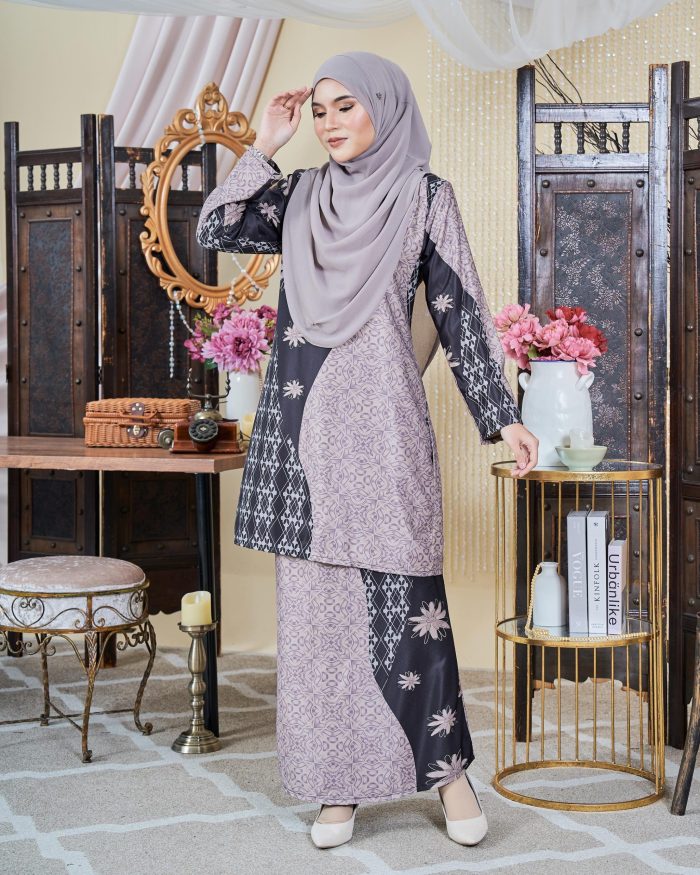 Baju Kurung Moden Batik Sultanah 9.0 - Arena Black Sable - Image 5