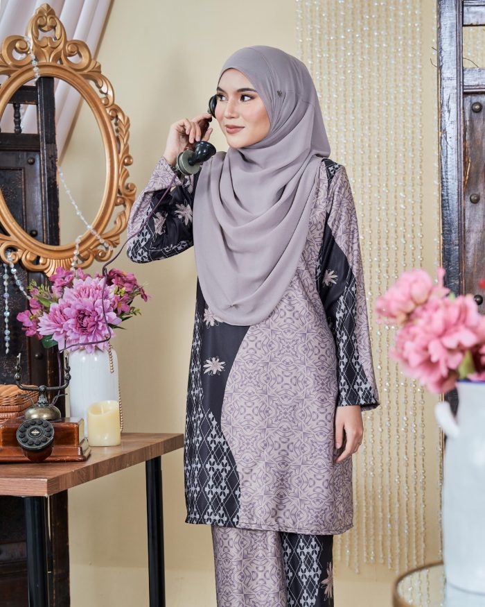 Baju Kurung Moden Batik Sultanah 9.0 - Arena Black Sable - Image 2