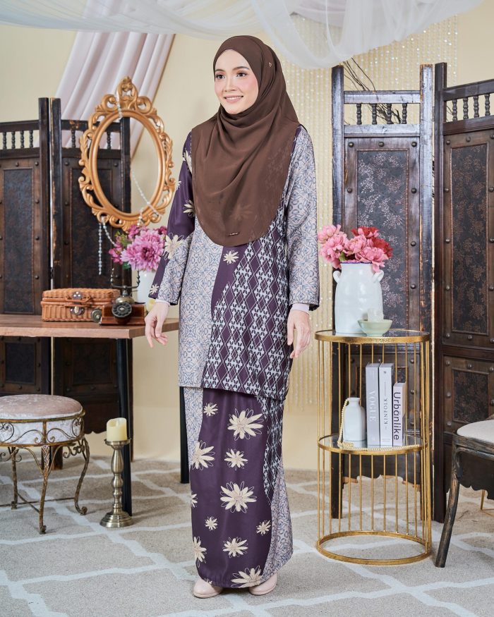 Baju Kurung Moden Batik Sultanah 9.0 - Arena Dark Brown - Image 3