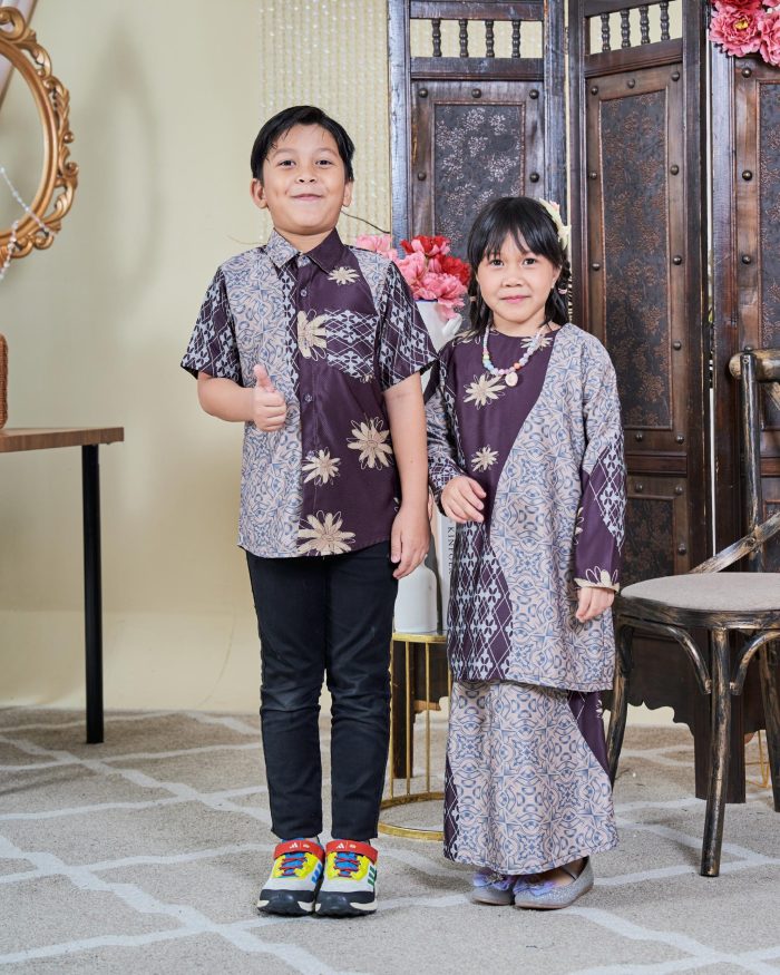 Baju Kurung Moden Batik Sultanah Kids 9.0 - Arena Dark Brown - Image 4