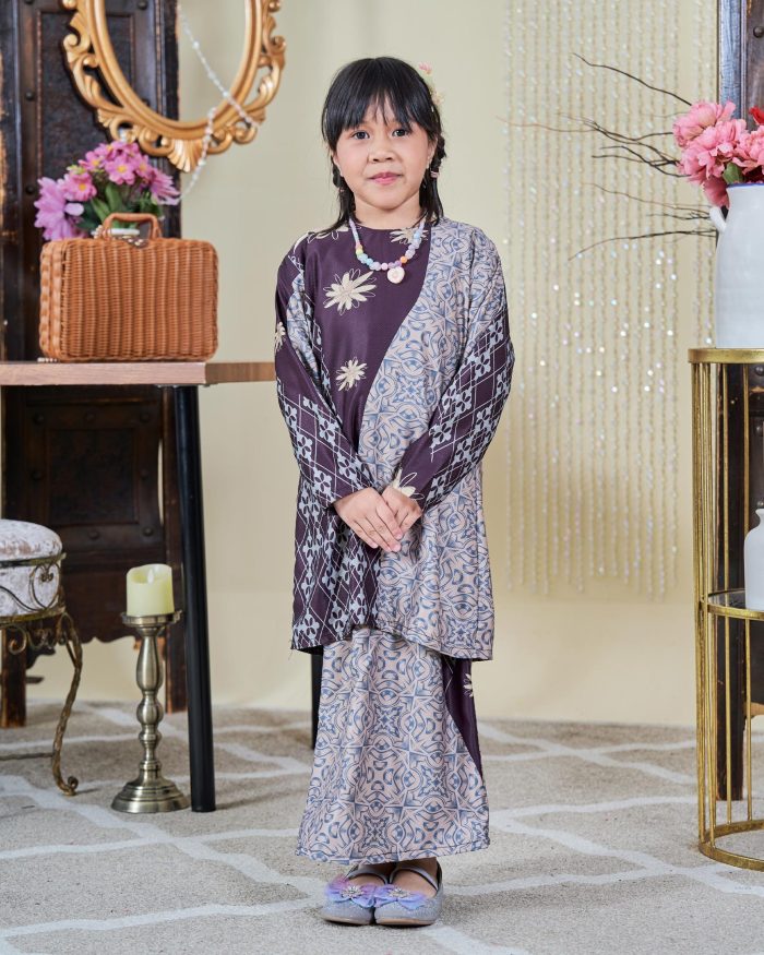 Baju Kurung Moden Batik Sultanah Kids 9.0 - Arena Dark Brown - Image 6
