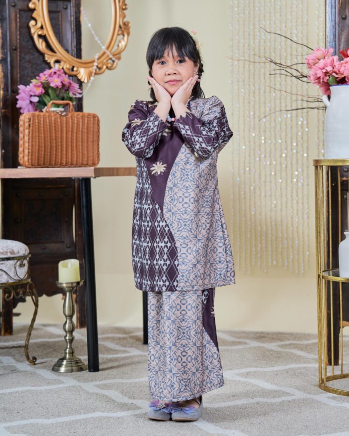 Baju Kurung Moden Batik Sultanah Kids 9.0 - Arena Dark Brown - Image 2