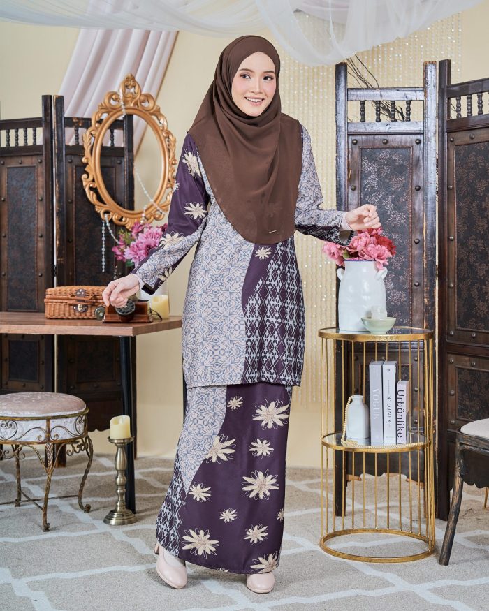 Baju Kurung Moden Batik Sultanah 9.0 - Arena Dark Brown - Image 7