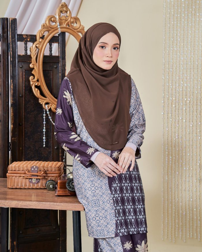 Baju Kurung Moden Batik Sultanah 9.0 - Arena Dark Brown - Image 2