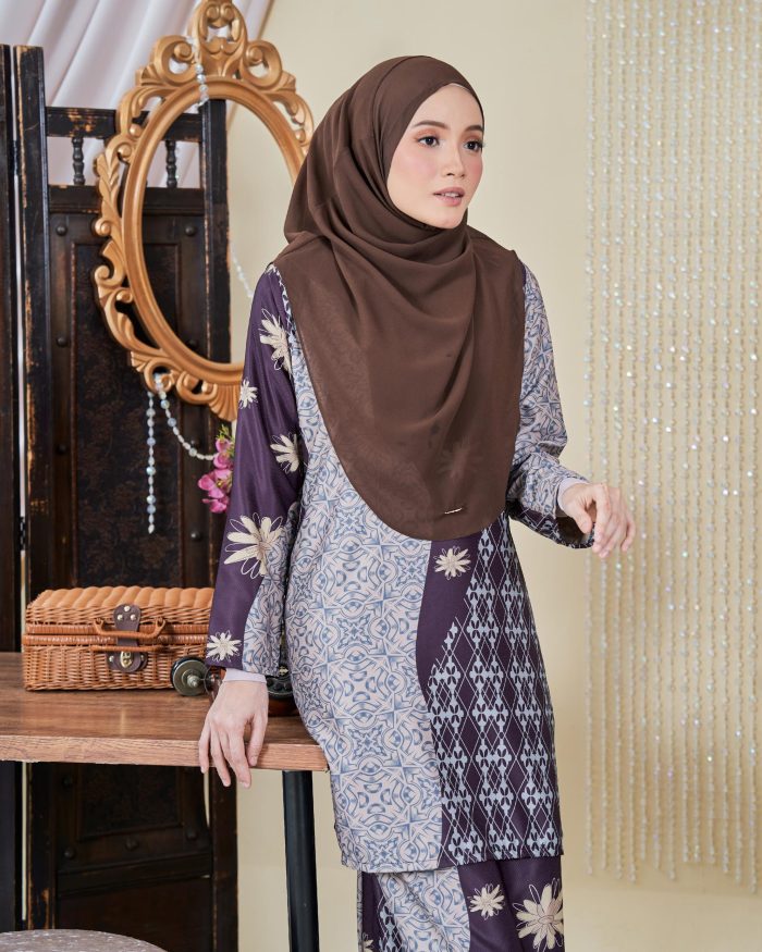 Baju Kurung Moden Batik Sultanah 9.0 - Arena Dark Brown - Image 4