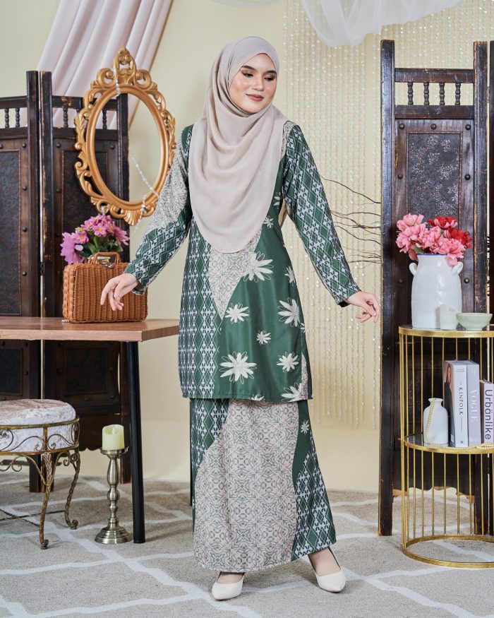 Baju Kurung Moden Batik Sultanah 9.0 - Arena Emerald Green - Image 4