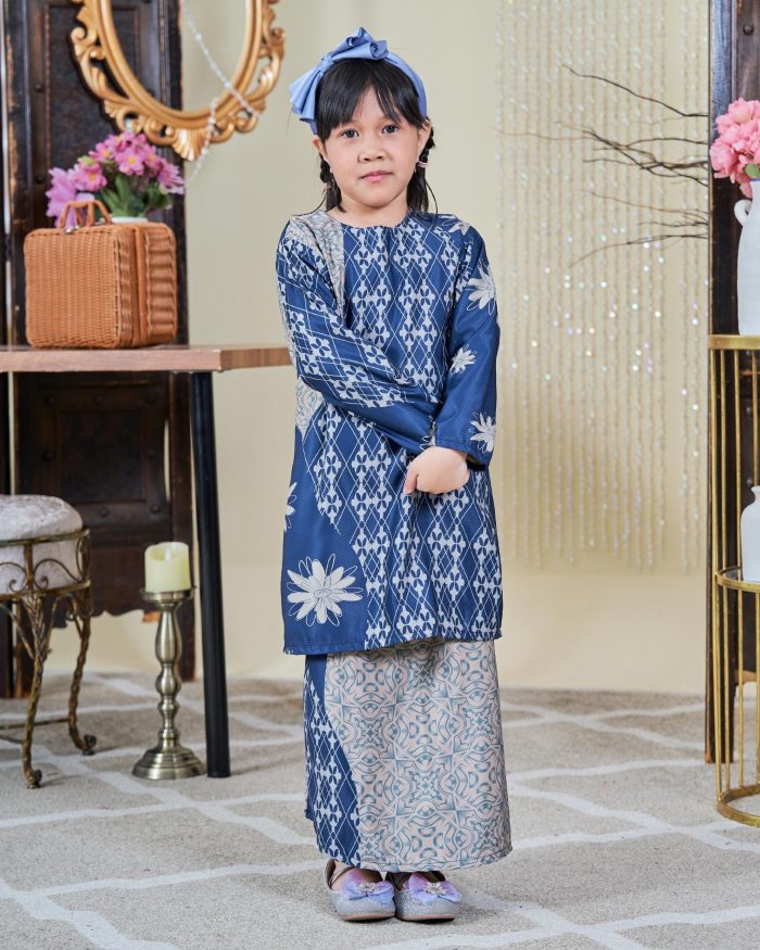 Baju Kurung Moden Batik Sultanah Kids 9.0 - Arena Spruce Blue - Image 2