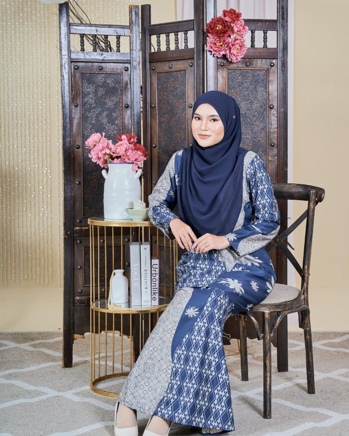 Baju Kurung Moden Batik Sultanah 9.0 - Arena Spruce Blue - Image 5